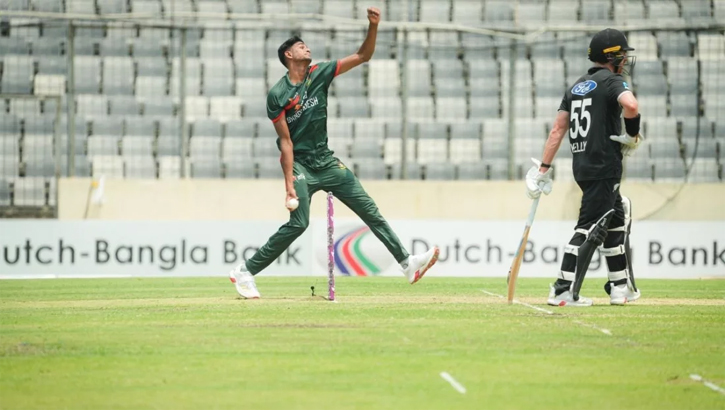 নাহিদের গতিতে দিশেহারা নিউজিল্যান্ড, করলো মাত্র ১৯৮ রান